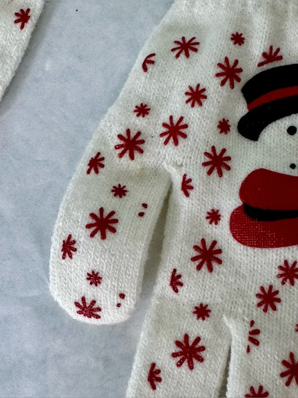 Red & Cream Frosty Sweater Gloves